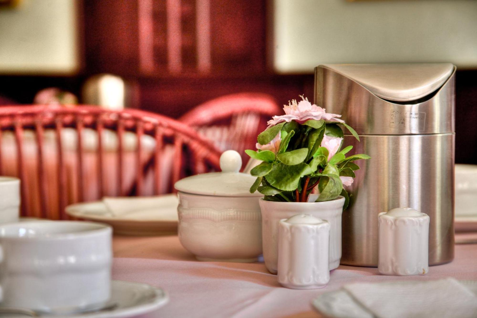 Hotel Am Markt Altentreptow Ngoại thất bức ảnh