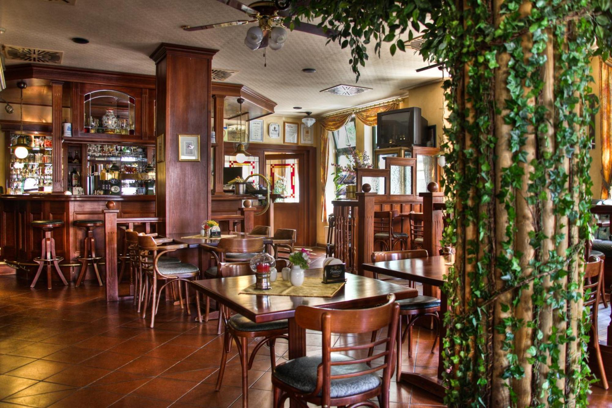 Hotel Am Markt Altentreptow Ngoại thất bức ảnh